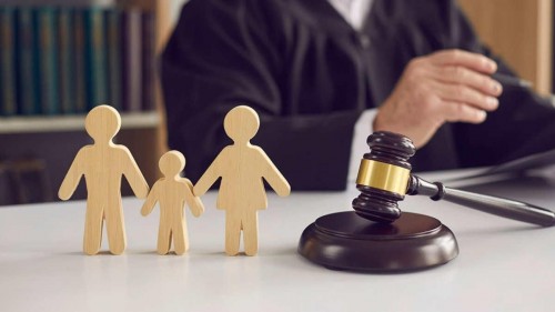 Жители Оренбурга требуют лишить родительских прав женщину, которая убила бывшего супруга Жители Оренбурга требуют лишить родительских прав женщину, которая убила бывшего супруга