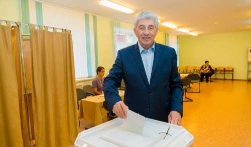 Депутаты Законодательного Собрания Оренбуржья приняли участие в голосовании Депутаты Законодательного Собрания Оренбуржья приняли участие в голосовании