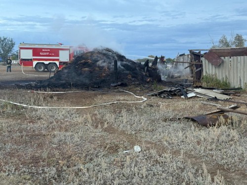 В Ясненском районе произошел пожар, уничтоживший около 500 тюков сена