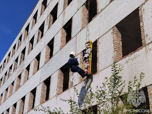 Специалисты МЧС России провели В Оренбурге периодическую аттестацию на право ведения аварийно-спасательных работ