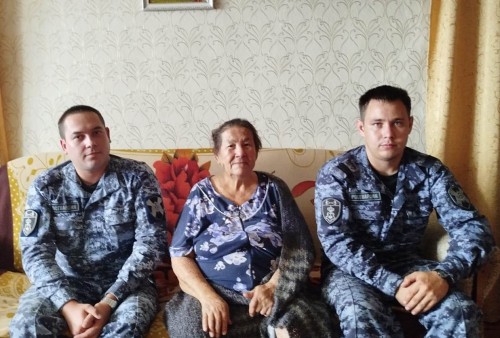 В преддверии Дня пожилого человека росгвардейцы встретились с мамой погибшего бойца В преддверии Дня пожилого человека росгвардейцы встретились с мамой погибшего бойца