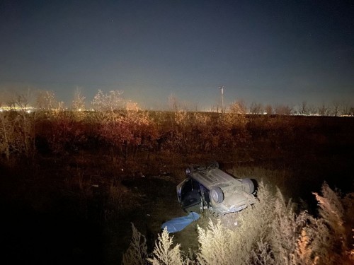 В Оренбурге водитель Nissan погиб, перевернувшись в кювет