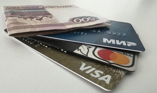 Финансовая грамотность начинается с выбора кредитки: что учесть?