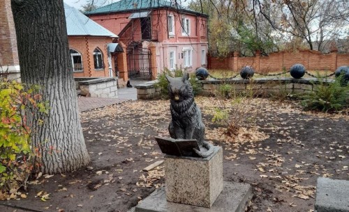 В Оренбурге вернули знаменитую скульптуру кота из пушкинской поэмы