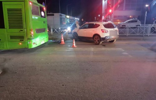 В Оренбурге подростки-самокатчики пострадали в дтп В Оренбурге подростки-самокатчики пострадали в дтп