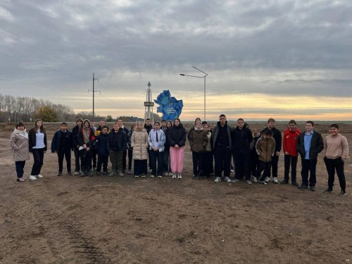 На промысле «Сладковско-Заречное» прошла экскурсия в рамках Дня открытых дверей проекта «Профессионалитет»