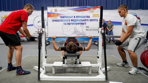 Оренбуржье принимает гостей на соревнованиях Приволжского Федерального округа по пауэрлифтингу