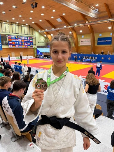 Юная дзюдоистка из Оренбурга завоевала бронзовую медаль на Кубке Европы Юная дзюдоистка из Оренбурга завоевала бронзовую медаль на Кубке Европы