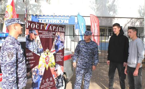 В Оренбурге росгвардейцы рассказали студентам техникума о возможностях прохождения службы в Росгвардии, а также о получении высшего образования в ВУЗах ведомства В Оренбурге росгвардейцы рассказали студентам техникума о возможностях прохождения службы в Росгвардии, а также о получении высшего образования в ВУЗах ведомства