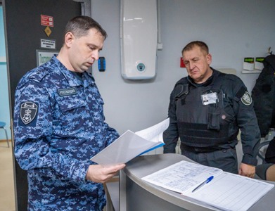 Росгвардейцы проверили спортивно-культурный комплекс Оренбурга на антитеррористическую защищенность Росгвардейцы проверили спортивно-культурный комплекс Оренбурга на антитеррористическую защищенность