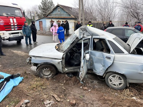 В Орске 18-летний парень разбился, влетев в столб В Орске 18-летний парень разбился, влетев в столб