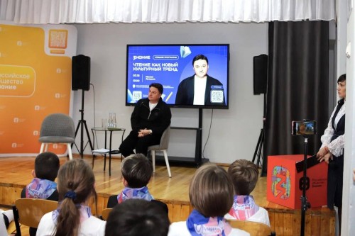 Актер Максим Лагашкин встретился с оренбургскими лицеистами Актер Максим Лагашкин встретился с оренбургскими лицеистами