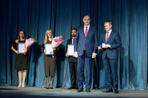 Губернатор Евгений Солнцев поздравил оренбургских сотрудников Управления Федерального казначейства Губернатор Евгений Солнцев поздравил оренбургских сотрудников Управления Федерального казначейства