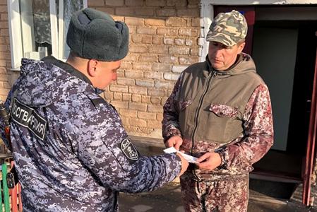 В преддверии новогодних праздников росгвардейцы проводят акцию «Безопасный Новый год» В преддверии новогодних праздников росгвардейцы проводят акцию «Безопасный Новый год»