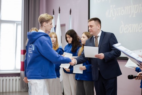 Новотроицкие студенты получили стипендии Уральской Стали Новотроицкие студенты получили стипендии Уральской Стали