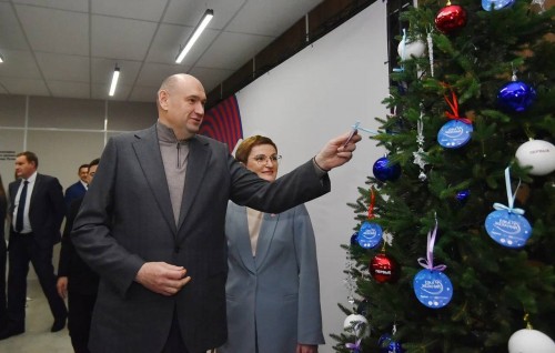Евгений Солнцев запустил акцию «Ёлка желаний» в Оренбуржье Евгений Солнцев запустил акцию «Ёлка желаний» в Оренбуржье
