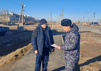 В рамках акции «Безопасный Новый год» росгвардейцы рассказали гражданам о возможностях вневедомственной охраны