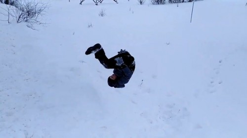 В Кувандыке подросток сделал сальто в сугроб и порезался о стекло