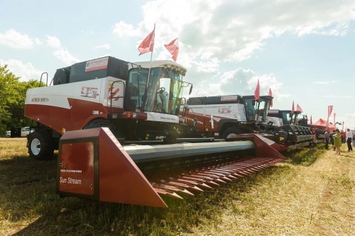 Аграрии Оренбуржья закупили сельхозтехники на сумму свыше 3 млрд рублей