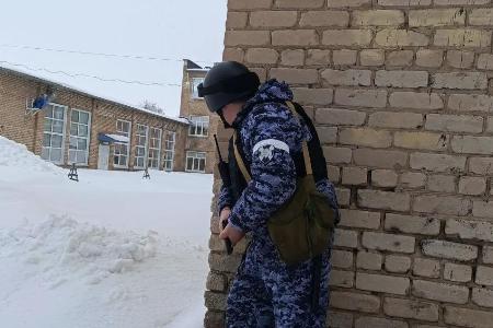 В Оренбургской области сотрудники Росгвардии приняли участие в антитеррористическом учении В Оренбургской области сотрудники Росгвардии приняли участие в антитеррористическом учении