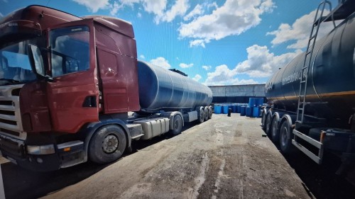 В Орске перевозчик украл у предприятия более 40 тонн нефти В Орске перевозчик украл у предприятия более 40 тонн нефти