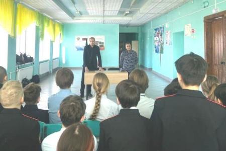 В Бузулуке сотрудники вневедомственной охраны Росгвардии провели урок мужества В Бузулуке сотрудники вневедомственной охраны Росгвардии провели урок мужества