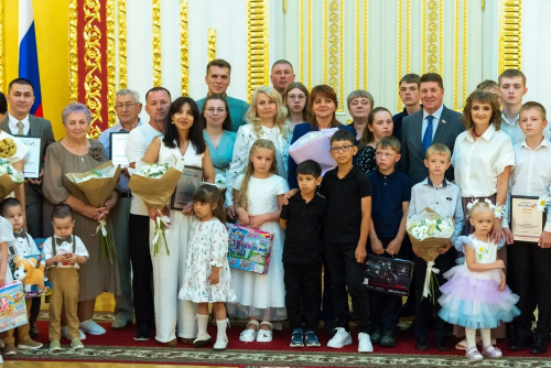 В Оренбуржье шесть лучших семей получат по триста тысяч рублей за победу в конкурсе «Семья года»