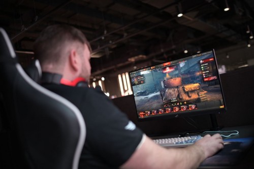 Блогеры и историки сыграли в «Мир танков» в шоу-матч «Ростелекома» Блогеры и историки сыграли в «Мир танков» в шоу-матч «Ростелекома»