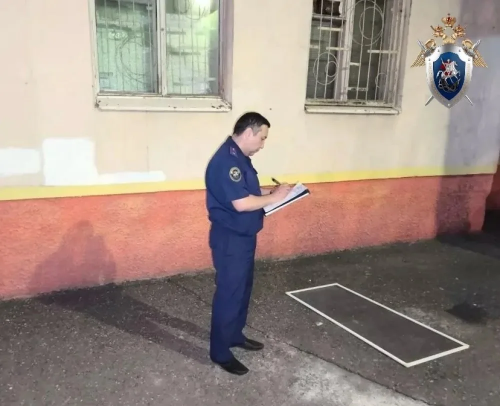 В Оренбурге произошла трагедия: из окна выпал ребенок