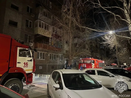 В Орске из пожара на улице Короленко спасены шесть человек