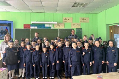 Росгвардейцы провели урок мужества для учащихся гимназии Росгвардейцы провели урок мужества для учащихся гимназии