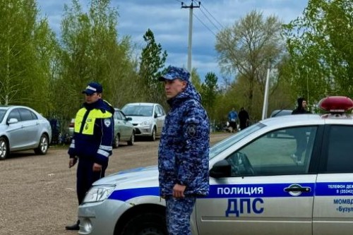 В Оренбургской области росгвардейцы приняли участие в обеспечении правопорядка во время празднования Радоницы