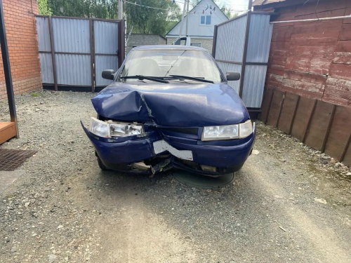 В Бугуруслане школьник за рулём автомобиля въехал в столб В Бугуруслане школьник за рулём автомобиля въехал в столб