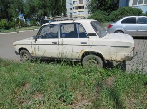 Полицейские оперативно задержали двух оренбуржцев, угнавших автомобиль у пенсионера