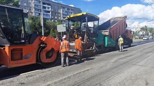 На улице Чкалова в Оренбурге проводят дорожные работы