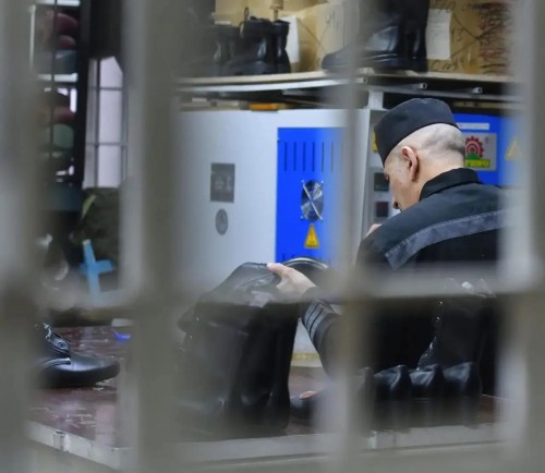 За полгода в «Черном дельфине» изготовили 4 тысячи пар обуви