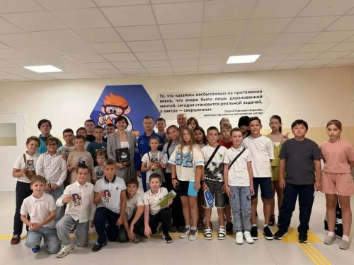 Космонавт Сергей Рыжиков встретился с учащимися в Оренбурге