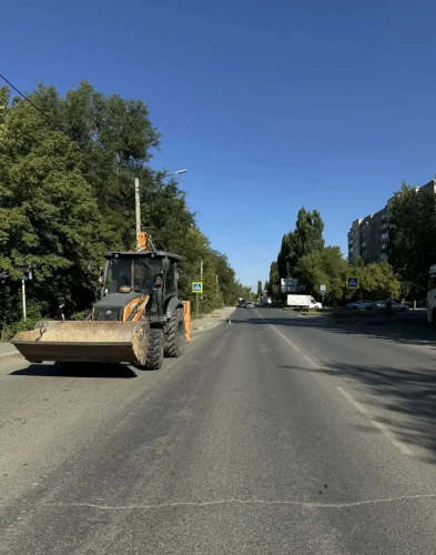 В Орске экскаватор‑погрузчик сбил пенсионерку на пешеходном переходе