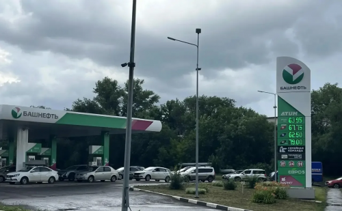 Солнцев потребовал от АЗС предупреждать водителей об отсутствии бензина Солнцев потребовал от АЗС предупреждать водителей об отсутствии бензина