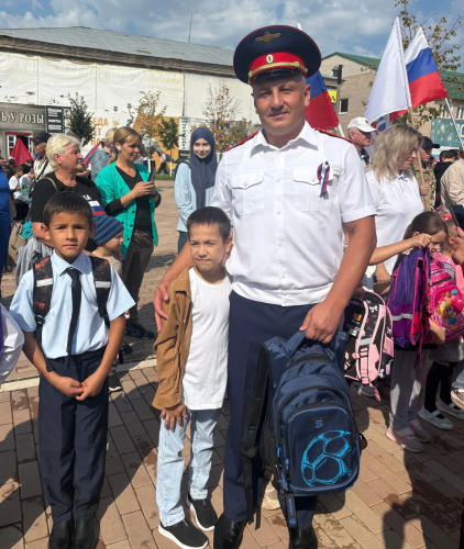 Сотрудники СК помогли собрать детей в школу в Абдулино