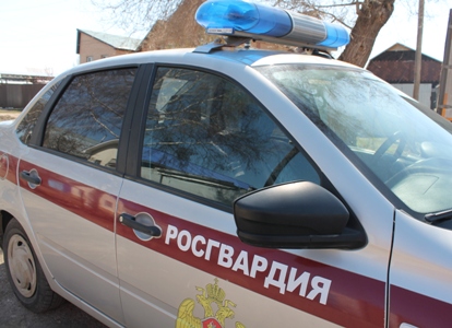 В Оренбурге росгвардейцы задержали мужчину, который угрожал женщине физической расправой