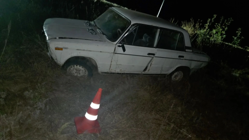 Под Кувандыком водитель «ВАЗ 2106» опрокинулся в кювет