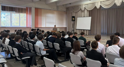 Суд Оренбурга провёл просветительскую встречу со старшеклассниками