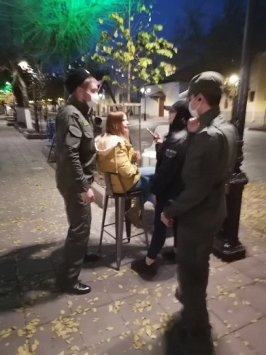 Сотрудники ППС ежедневно курируют Оренбург с целью проверки облюдения масочного режима Сотрудники ППС ежедневно курируют Оренбург с целью проверки облюдения масочного режима