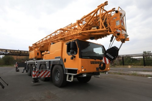 Новый автокран поступил на Уральскую Сталь