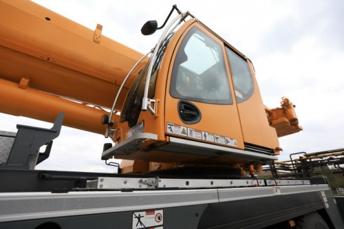 Новый автокран поступил на Уральскую Сталь
