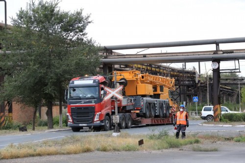 Новый автокран поступил на Уральскую Сталь