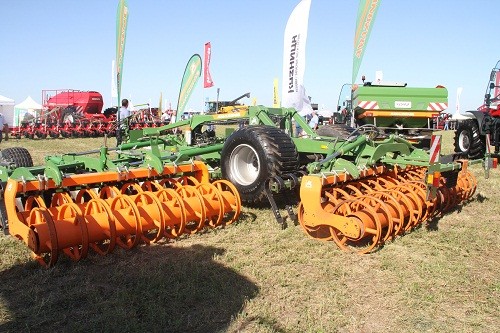 Миллиарды рублей в Оренбуржье потрачены на сельхозтехнику www.kuznitsa