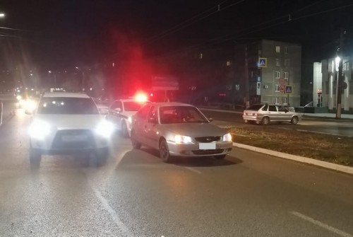 В Орске на проспекте Ленина на пешеходном переходе сбили мать с ребенком