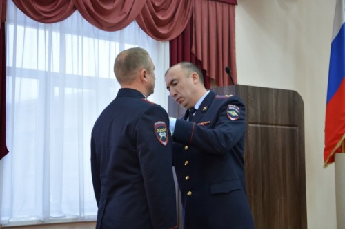 Владимир Колокольцев поздравил сотрудников органов внутренних дел, отличившихся при спасении погибавших, и вручил им высокие награды Владимир Колокольцев поздравил сотрудников органов внутренних дел, отличившихся при спасении погибавших, и вручил им высокие награды